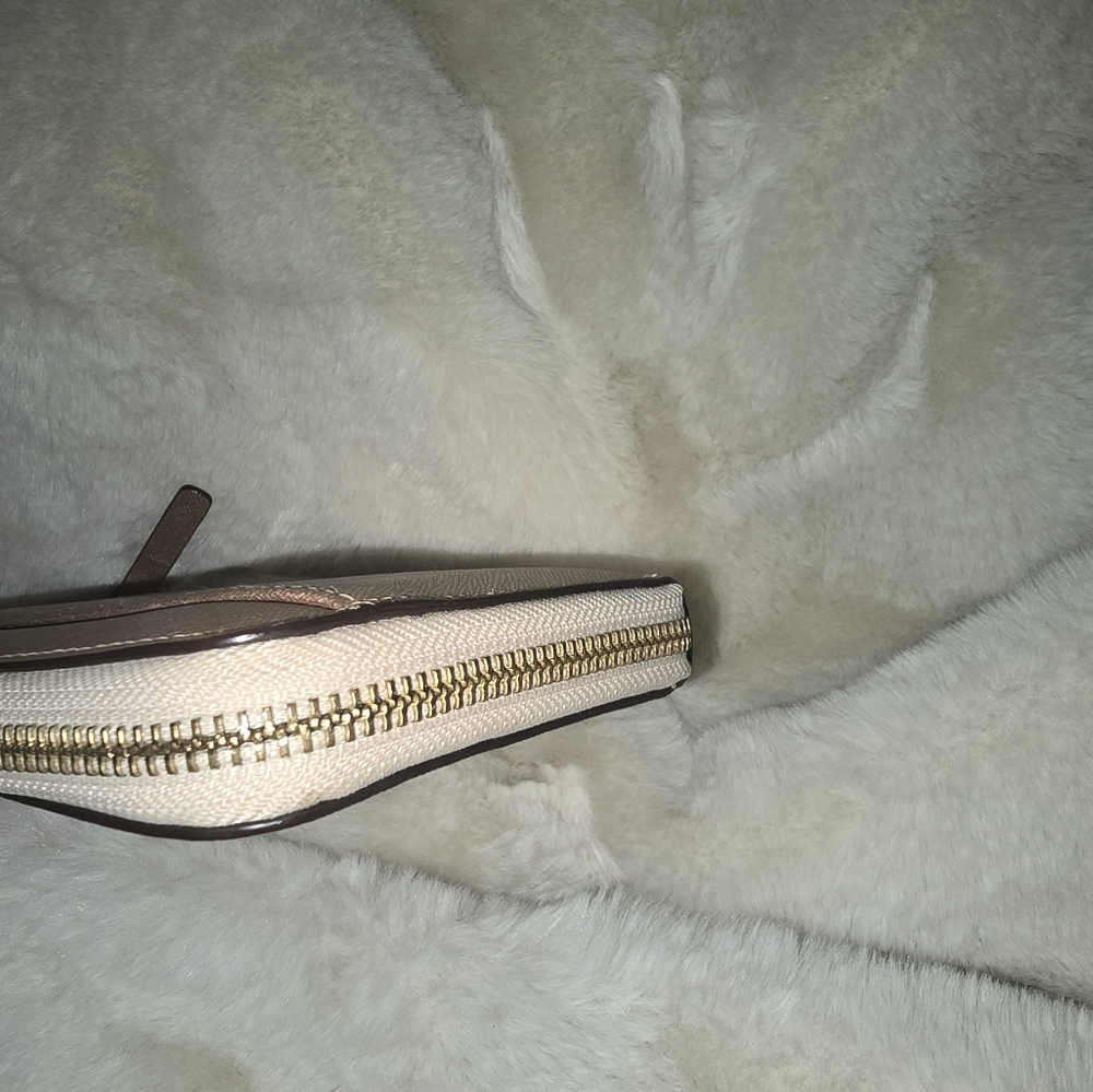 kate spade rose gold zip around wallet - Picture 3 of 12